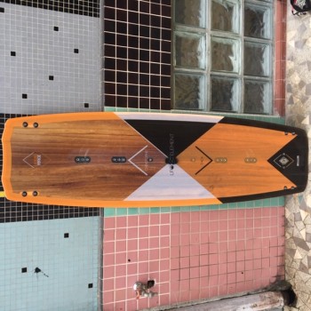 Twin-Tip Kitesurf Liquid Force Element 2016