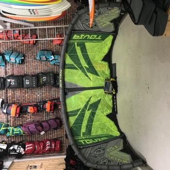 AILE NAISH PIVOT 2015 10M (NUE) AILE NAISH PIVOT 2015 10M (NUE)