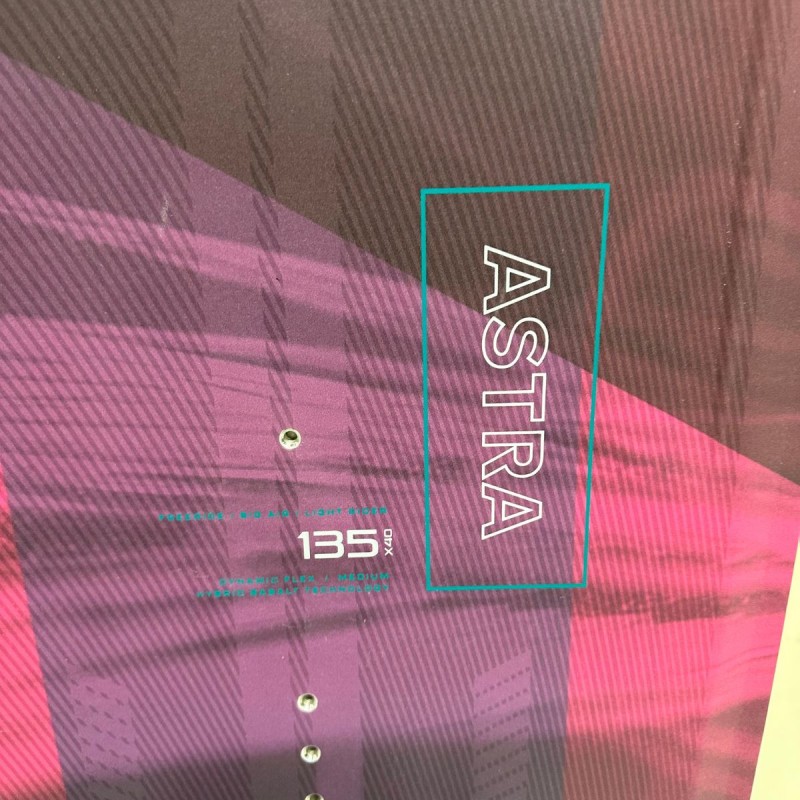 Twintip Occasion North Astra 2023 - 135x40cm Twintip Occasion North Astra 2023 - 135x40cm