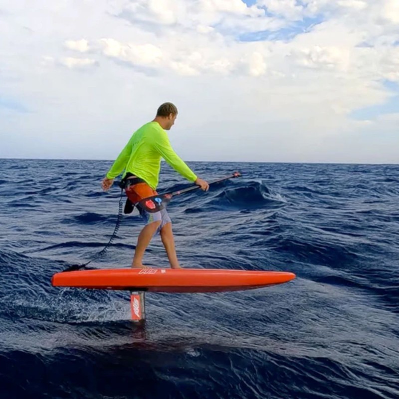 Planche de Wing Axis Downwind Carbon - Action Shot