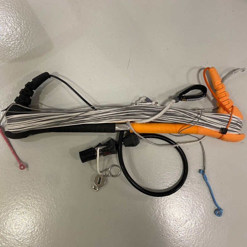 Barre occasion Cabrinha Overdrive 2017 + Barre Cabrinha 2017 sans chicken loop Barre occasion Cabrinha Overdrive 2017 + Barre Cabrinha 2017 sans chicken loop