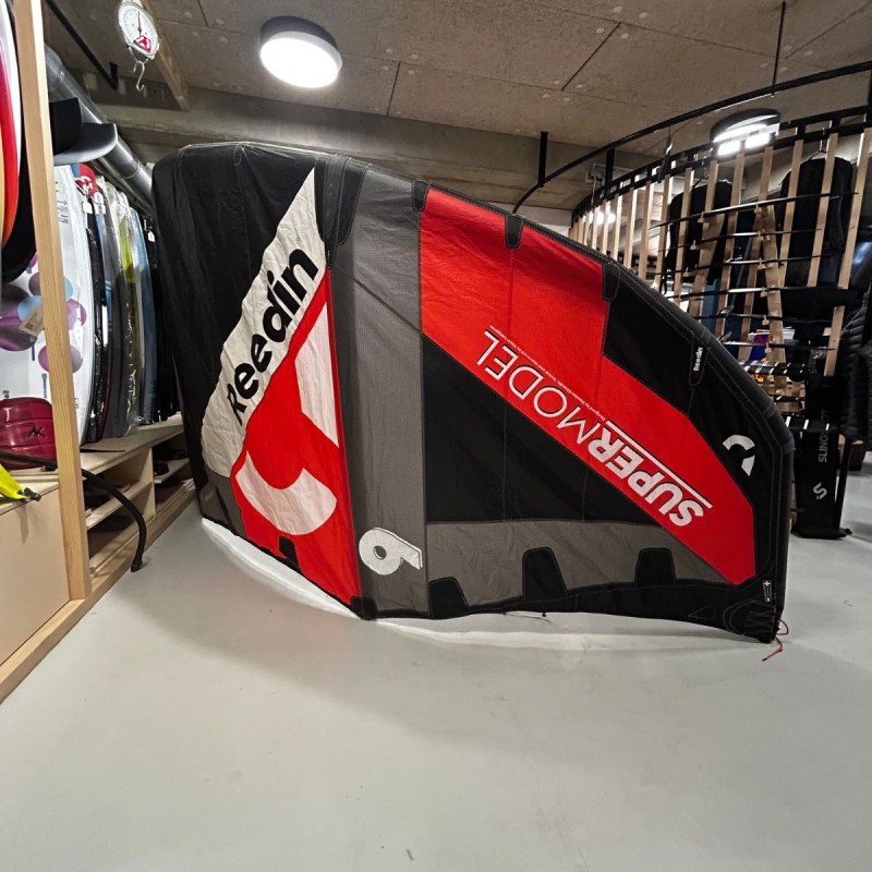 Aile Kitesurf Occasion Reedin Supermodel V3 2022 - 9m Noir Aile Kitesurf Occasion Reedin Supermodel V3 2022 - 9m Noir
