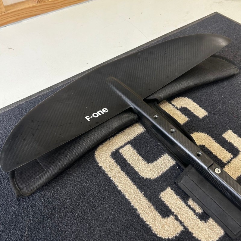 Foil occasion F-One Mirage Carbon 800cm + stab C220cm Foil occasion F-One Mirage Carbon 800cm + stab C220cm