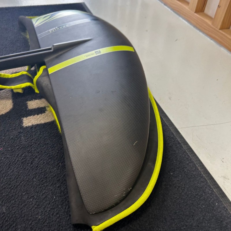 Foil occasion F-One Garvity Carbon 1400cm2 + stab C300cm Foil occasion F-One Garvity Carbon 1400cm2 + stab C300cm