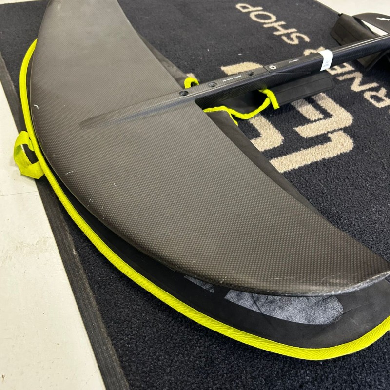 Foil occasion F-One Garvity Carbon 1400cm2 + stab C300cm Foil occasion F-One Garvity Carbon 1400cm2 + stab C300cm