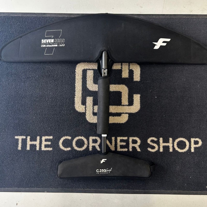 Foil occasion F-One Seven Seas Carbon 1200cm2 + stab C250cm2 Foil occasion F-One Seven Seas Carbon 1200cm2 + stab C250cm2