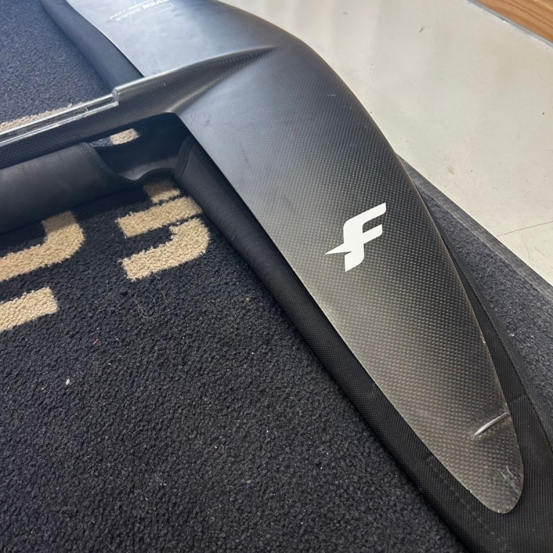 Foil occasion F-One Seven Seas Carbon 1200cm2 + stab C250cm2 Foil occasion F-One Seven Seas Carbon 1200cm2 + stab C250cm2