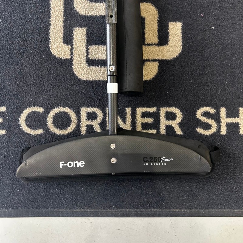 Foil occasion F-One Seven Seas Carbon 1200cm2 + stab C250cm2 Foil occasion F-One Seven Seas Carbon 1200cm2 + stab C250cm2