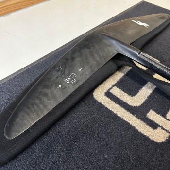 Foil occasion F-One sk8 Carbon 800cm2 + stab carving 200cm2 Foil occasion F-One sk8 Carbon 800cm2 + stab carving 200cm2