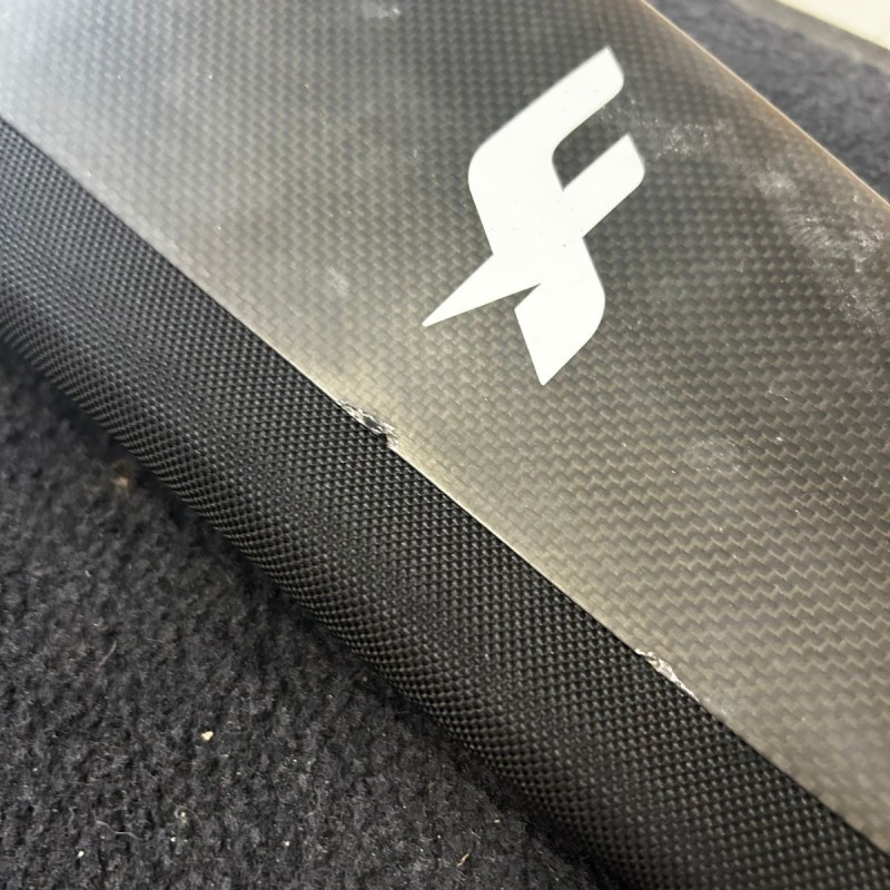 Foil occasion F-One sk8 Carbon 800cm2 + stab carving 200cm2 Foil occasion F-One sk8 Carbon 800cm2 + stab carving 200cm2