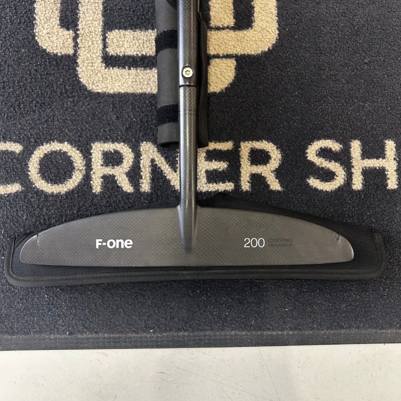 Foil occasion F-One sk8 Carbon 800cm2 + stab carving 200cm2 Foil occasion F-One sk8 Carbon 800cm2 + stab carving 200cm2