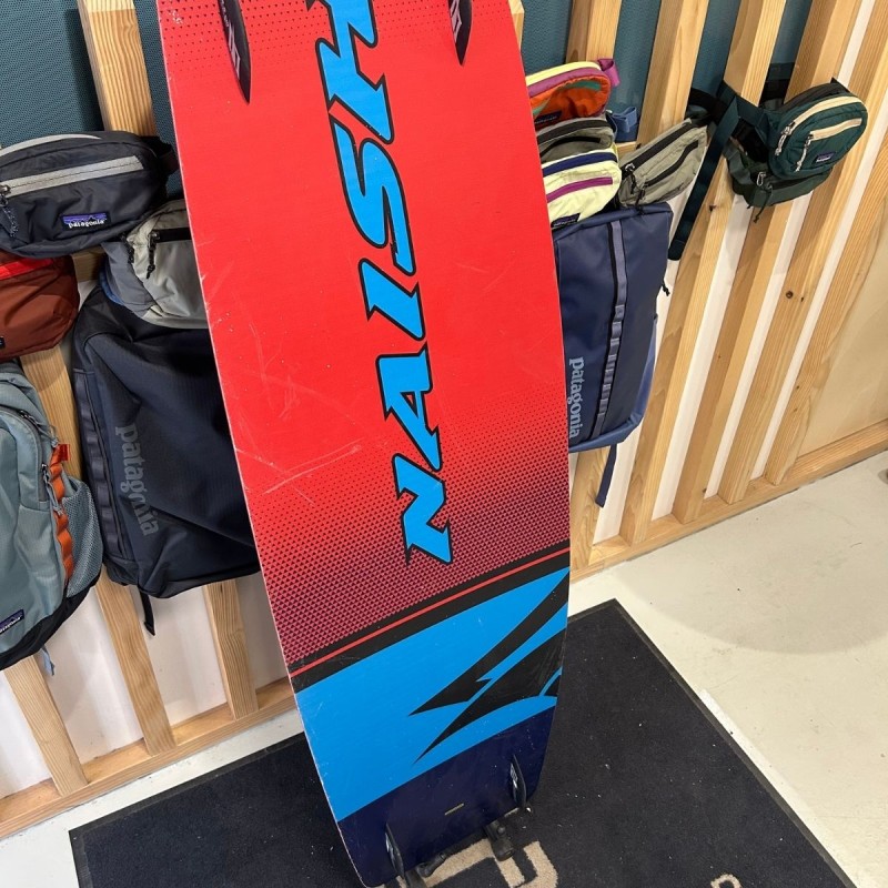 Twin Tip Complet Occasion Naish HERO 2020 - 140cmx43cm Twin Tip Complet Occasion Naish HERO 2020 - 140cmx43cm