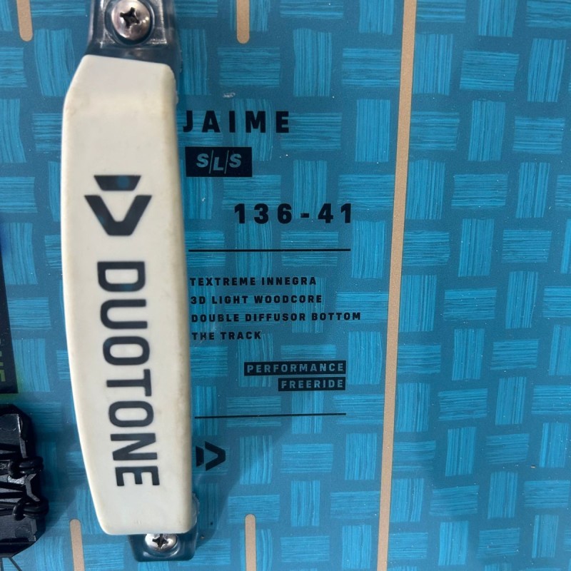 Twintip Complet (DEMO) Duotone Jaime SLS 2026 - 136x41cm (avec Pads/straps) Twintip Complet (DEMO) Duotone Jaime SLS 2026 - 136x41cm (avec Pads/straps)